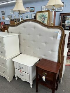 queen tufted headboard