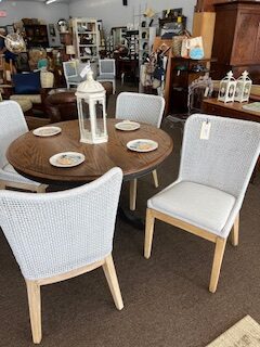 set 4 white chairs