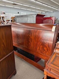 Henkel Harris sleigh bed