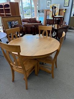 round maple table and chairs